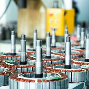 Ventilateur industriel HVLS AMTHI à longue durée de vie pour église avec PMSM 220v 1.5KW 750W 12 pieds Ventilateurs de plafond commerciaux HVLS - Product Image 4