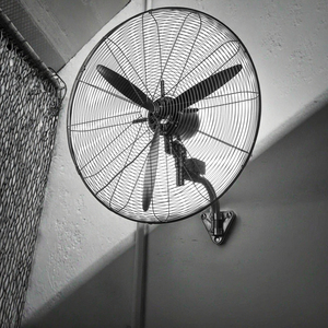 Ventilateur industriel mural haute puissance 160W en métal, forte vitesse d'air frais 1430 tr/min, commande mécanique, usage commercial, haute performance - Product Image 5