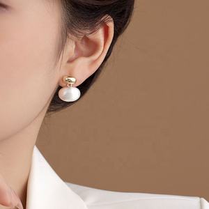 ต่างหูแบบติดหูทรงเรขาคณิตชุบทองประดับเพชรซิคอนสำหรับผู้หญิง ดีไซน์หรูหราระดับไฮเอนด์ ขายส่ง - Product Image 5