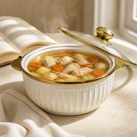 Ensemble de plats à gratin en porcelaine avec double poignée et bordure dorée, bol à soupe couvert pour hôtel