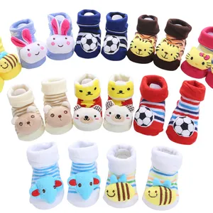 Chaussettes antidérapantes pour bébés, nouveaux chaussons de sol avec des motifs de dessins animés, chaussettes poupée en trois dimensions pour enfants, nouvelle collection 2022