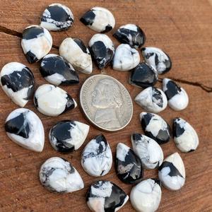 Cabochon de pierre précieuse naturelle en forme de poire, blanc et noir, 14x10 mm, calibré parfaitement pour la fabrication de bijoux, style sud-ouest. - Product Image 3