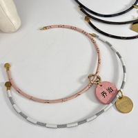 Collier pour chien de mode minimaliste, motif à carreaux, collier pour animal de compagnie avec logo personnalisé, étiquette dorée, accessoires élégants pour animaux de compagnie