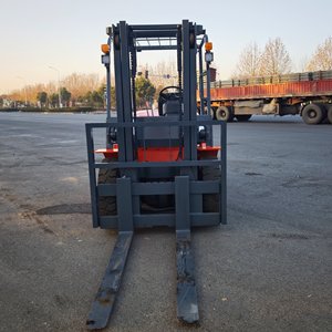 Chariot élévateur Heli d'occasion 5 tonnes à moteur thermique, en bon état, prêt à être expédié, <span class=keywords><strong>vente</strong></span> rapide aux enchères - Product Image 4