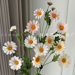 Fleurs artificielles Junheyuan, marguerites à branche unique pour la décoration de mariage et de la maison - Product Image 1