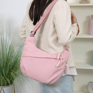 Sac bandoulière minimaliste pour femme, forme boulette, résistant à l'eau, fermeture éclair, sangle unique, pour tenues quotidiennes, orange et bleu - Product Image 3