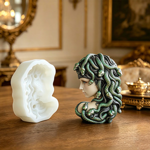 Moule en silicone YS Méduse, statue de Gorgone de la mythologie grecque, pour la fabrication de bougies parfumées, de savons, de résine, de plâtre et de ciment (outil DIY) - Product Image 1