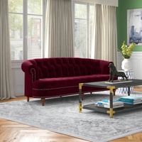 Canapé Chesterfield en velours vert olive, dossier capitonné, garniture à clous, silhouette incurvée, pieds bouffants, meubles classiques pour salon