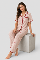 Ensemble de pyjama en seersucker à rayures rouges et imprimé cœur pour femme, en polyester, à manches courtes, boutonné, vêtements de détente, vente en gros, personnalisable OEM ODM