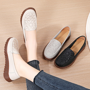 Mocassini da <span class=keywords><strong>Donna</strong></span> in Vera Pelle con Suola Morbida, Scarpe Ricamate con Design Primaverile per l'Autunno, Casual per Anziane e di Mezza Età - Product Image 4