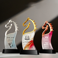 Offre Spéciale 2026 – Trophée en Métal et Cristal Thème Cheval, Gravure Laser, Style Minimaliste Moderne pour Cérémonie Annuelle des Employés, Plaque d'Honneur