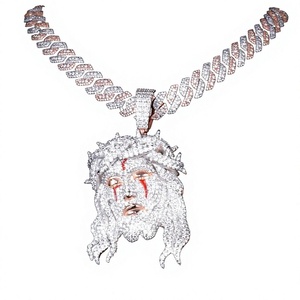 AMBER JEWELS Pendentif unisexe en alliage de zinc plaqué or 14K, motif portrait d'amoureux, incrustation micro-parcours de strass en cristal de laboratoire, style hip-hop - Product Image 1