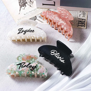 Pinza de pelo elegante con postizo de boda personalizable para damas de honor Pinza de pelo elegante con iniciales personalizables - Product Image 1