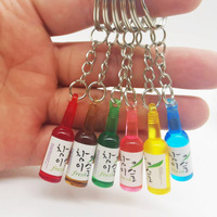Gantungan Kunci botol anggur Korea kreatif, gantungan kunci liontin Merah Kuning Biru logam anggur Mini untuk hadiah pesta Wanita Pria