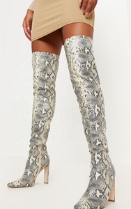 Bottes hautes pour femmes à talons épais, motif serpent gris, avec fermeture éclair latérale, bout pointu, au-dessus du genou, sexy - Product Image 2