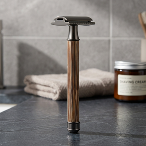 Rasoir de sécurité à double lame avec manche en bambou naturel et lames en acier inoxydable pour le rasage du visage, du corps et du maillot de bain pour hommes - Product Image 1