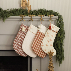 Chaussettes de Noël personnalisées matelassées à carreaux blancs, nœud rouge, imprimé nœuds, pompons kaki mignons - Product Image 1