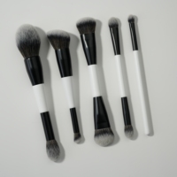 Ensemble de 12 pinceaux de maquillage de marque personnalisables avec manche en aluminium cheveux synthétiques de haute qualité pour le paquet de blaireau anti-cernes