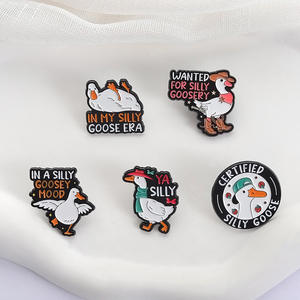 थोक मजाकिया काउबॉय गोज़ अंग्रेजी अक्षर धातु एरियल लैपेल पिन ब्रोच बैकपैक कपड़ों की सजावट के लिए - Product Image 2