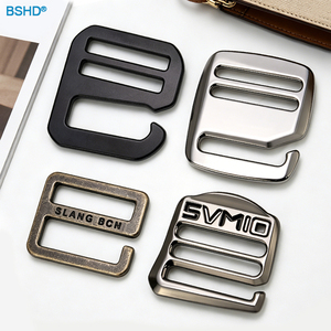 Venta al por mayor de fábrica: Hebilla deslizante de gancho G multicolor de aleación de zinc Zamak 5 con logotipo personalizado para accesorios de correa de bolso de hombro de lujo - Product Image 1