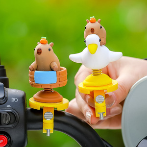 Adorno para manillar de bicicleta Capybara, juguete decorativo duradero de plástico para bicicleta y coche - Product Image 4