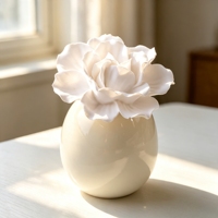Diffuseur de parfum d'ambiance artisanal en céramique 150 ml avec fleur en porcelaine pour huiles essentielles et bâtonnets