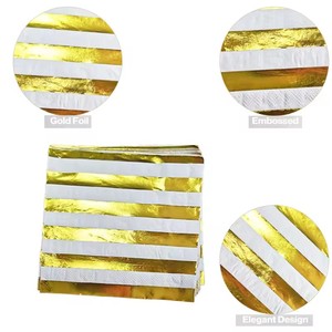 Schwarz-Weiß Gestreifte Personalisierte Papierservietten LR 6,5 Zoll Einweg mit Heißgoldprägung Modern Bedruckt für Hochzeit Cocktail Tisch - Product Image 6