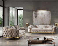 Nuevo Diseño de Sofá Chesterfield de Cuero Convertible para Sala de Estar, Estructura de Acero Inoxidable Dorado, Sofá de Terciopelo de Lujo de Tres Plazas para Hotel