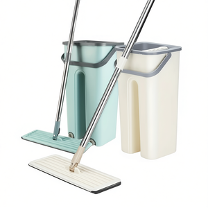 Serpillère carrée Myrva 501-700 ml avec essoreuse intégrée et manche télescopique pour le nettoyage domestique - Product Image 1