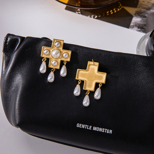 J & D takı çapraz şekilli cam inci damla küpe 18K PVD altın kaplama paslanmaz çelik zarif küpe kadınlar için - Product Image 3