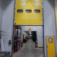 Porte sectionnelle automatique isolée en acier de style Rite pour usage industriel, entrepôt et atelier