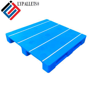 משטח יורו מפלסטיק מוצק של מפעל משטחי יורו מפלסטיק, בעל שלושה רגליים, חד-שכבתי, בטוח למזון, עם רגליים. - Product Image 1