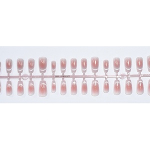 Blush Wear Advanced – Patchs d'ongles blancs réutilisables, style œil de chat français, forme trapèze courte, style salon, avec ongles en ABS acrylique - Product Image 1
