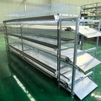 Dispositif de nettoyage du fumier de poulailler de type manuel en forme de H, adapté à l'élevage de volailles.