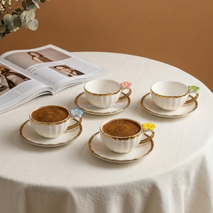 Service à thé et à café vintage britannique en céramique et porcelaine, 90 ml/180 ml, décor floral, bord doré en relief, avec soucoupes - Product Image 1