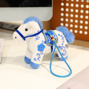 Lindo colgante de llavero de felpa de caballo bebé, <span class=keywords><strong>juguete</strong></span> de estatuilla de la suerte <span class=keywords><strong>con</strong></span> temática de caballo realista para bolsos <span class=keywords><strong>Pony</strong></span> de <span class=keywords><strong>estilo</strong></span> nacional - Product Image 1