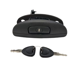 Poignée de serrure de hayon arrière Renault Megane avec clé 7701469857, plastique noir, ensemble complet - Product Image 1