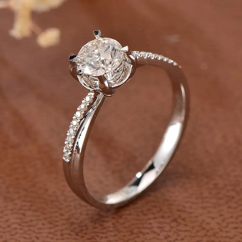 Emas putih empat cakar berlian bulat Moissanite Zircon wanita setengah keabadian cincin pernikahan perhiasan