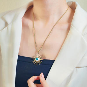 Vente en gros <span class=keywords><strong>de</strong></span> collier pendentif en acier inoxydable plaqué or 18 ct PVD en forme d'oeil <span class=keywords><strong>de</strong></span> diable <span class=keywords><strong>Chic</strong></span> Chokers pour femmes et hommes - Product Image 2