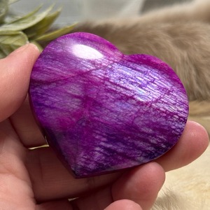 Cœurs en pierre de lune rouge/violette de haute qualité pour la décoration intérieure et le Feng Shui – Vente en gros - Product Image 4