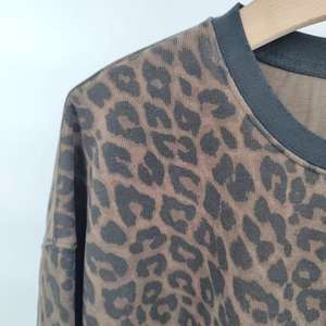 Camisetas gráficas de leopardo ZEYA para mujer-Camisetas de moda de manga larga con estampado informal de gran tamaño - Product Image 2