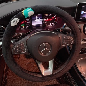 Funda para Volante de Coche Violent Bear, de Felpa Corta de Invierno, Antideslizante, Protectora, para Todas las Estaciones, Compatible con OLIVER - Product Image 3