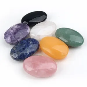 Großhandel verschiedene natürliche Kristall Handwerk Geschenk 7 Chakra Palm Stone für Souvenir