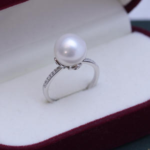 Bague en argent Zhuji Edison S925, perle d'eau douce ronde de 10-11 mm, lumière intense, minimaliste, faite à la main avec de fines imperfections - Product Image 4