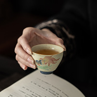 Tasse à thé en porcelaine bleue et blanche avec glaçure rouge feu, en forme de bourgeon, motif jade abondant, style antique, tasse de méditation, luxe léger