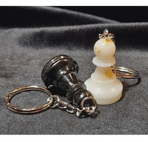 Llavero de Resina con Diseño Artístico Audaz, Acabado Liso, Accesorio Duradero, Creado para un Estilo Único y Comodidad Diaria - Product Image 1