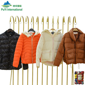 Balle di Abbigliamento Usato Misto Giacche a Bolle Lunghe Invernali da Donna Cappotti di Seconda Mano Giacche in Balla - Product Image 4