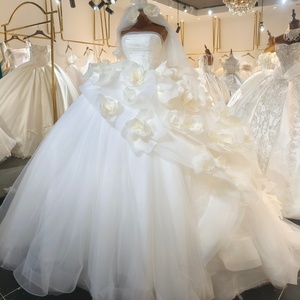 Lsml031 Vestidos de Novia Modernos de Lujo con Flores Bordadas, Cuello en V Regular, Largos hasta el Suelo, Cola de Capilla, Estilo Sirena/Trompeta Princesa - Product Image 1