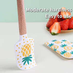 Factory <span class=keywords><strong>Outlet</strong></span> Utensilio de <span class=keywords><strong>cocina</strong></span> Raspador de mango de madera resistente al calor con espátula de silicona para hornear - Product Image 6