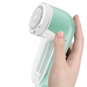 Mini tondeuse à cheveux et coupe-boules portable USB en plastique avec lames en acier inoxydable pour vêtements et pantalons - Product Image 1